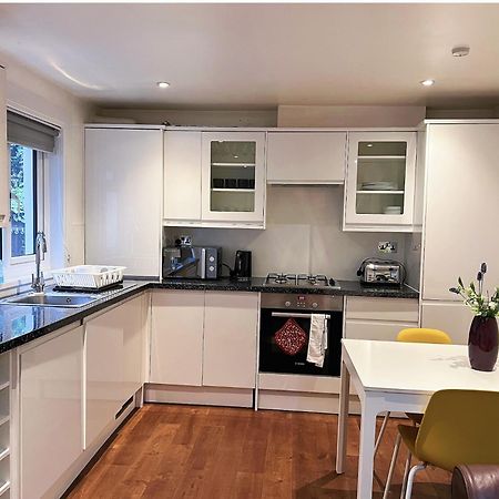 Lovely 2 Bedroom Garden Flat In London Eksteriør bilde