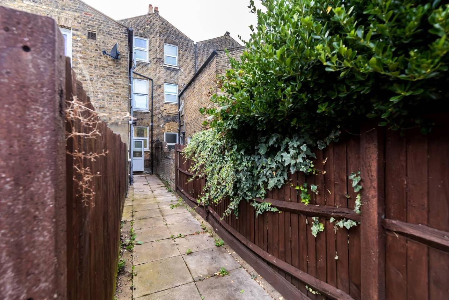 Lovely 2 Bedroom Garden Flat In London Eksteriør bilde
