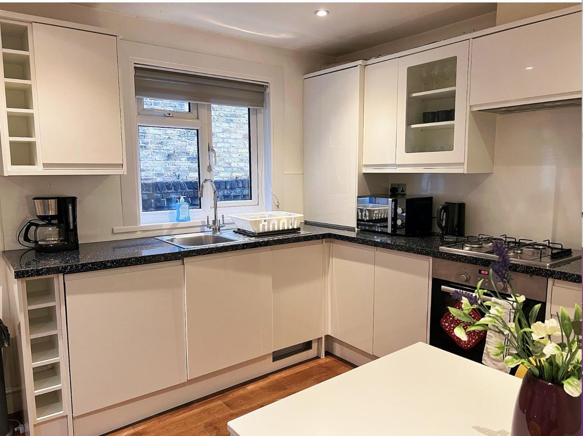 Lovely 2 Bedroom Garden Flat In London Eksteriør bilde