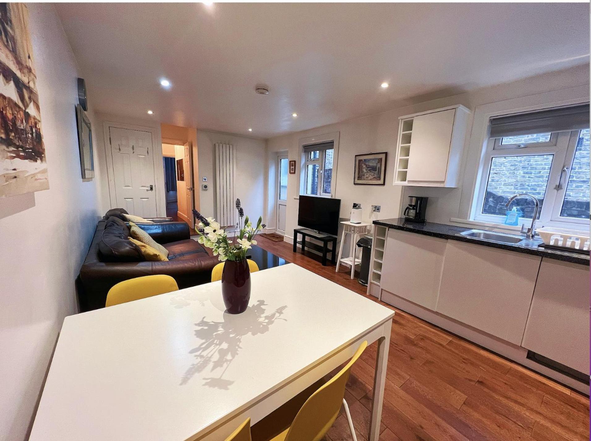 Lovely 2 Bedroom Garden Flat In London Eksteriør bilde